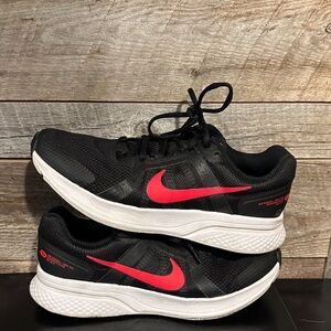 Nike Run Swift Men's Black and Red Athletic Shoes